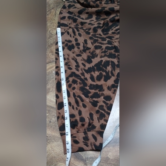 Leopard Print Brown Sweater - Picture 5 of 8